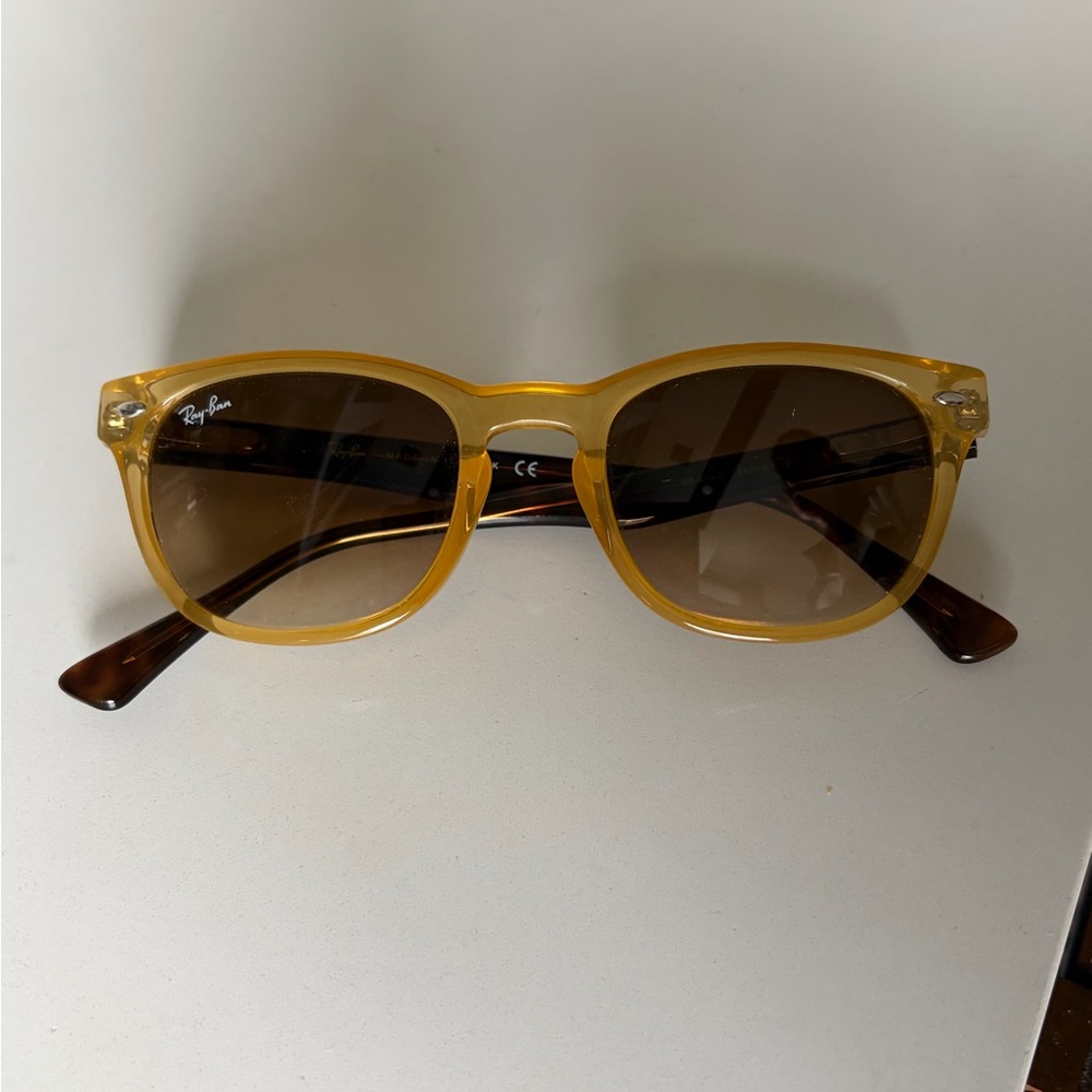 Yellow Rayban RB4140